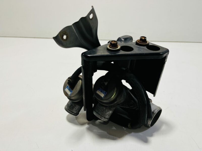 R32 GTR Blow Off Valves with Bracket - Image 3