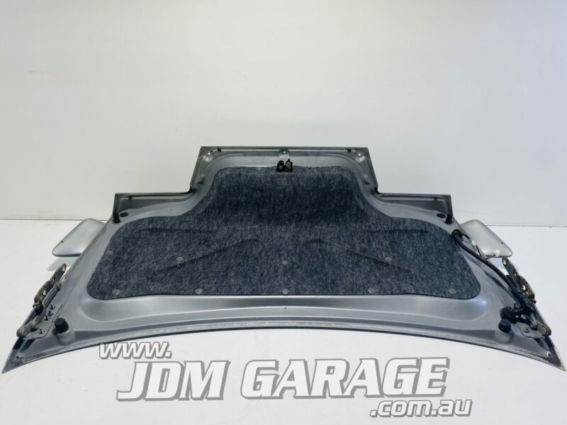 R33 Sedan Boot Lid and Spoiler - Image 4