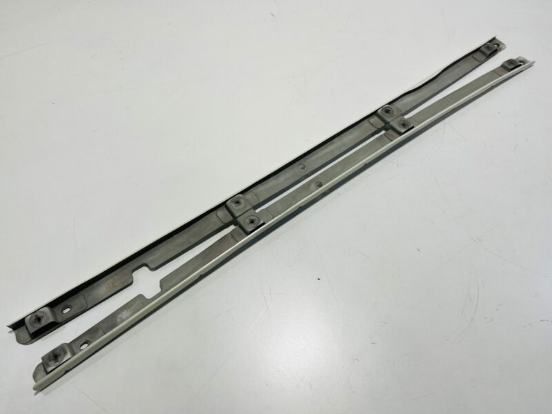 R34 GTR Front Guard Risers