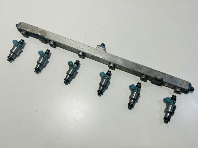 Sard 1000cc Injectors with Tomei Fuel Rail RB26