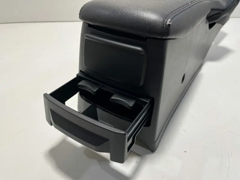 R34 GTT Sedan Centre Console with Lid - Image 5