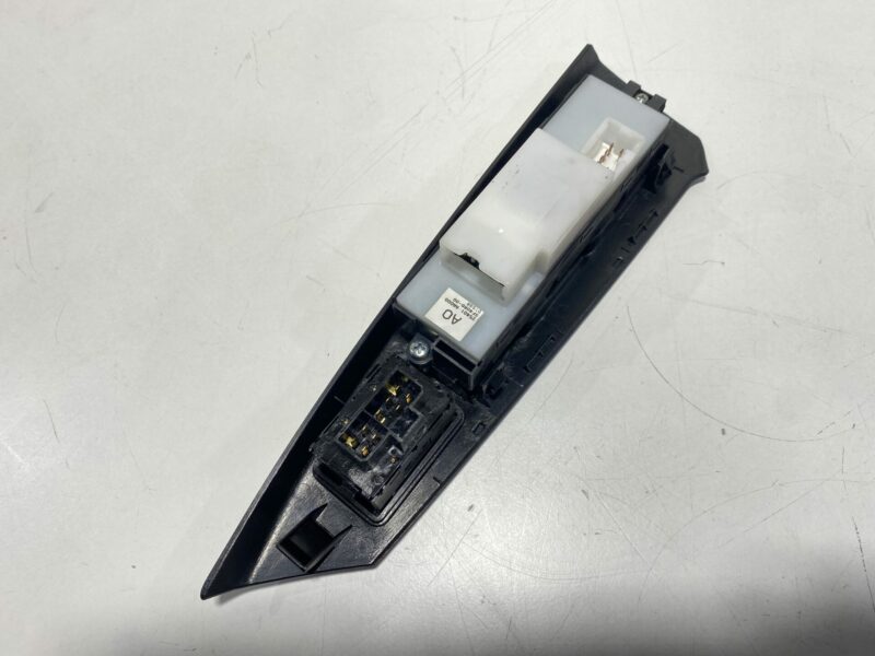 R34 Drivers Side Window Switch Sedan - Image 2