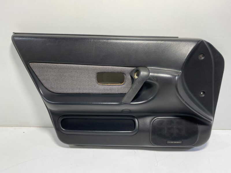 R32 Sedan Front Passenger Door Trim
