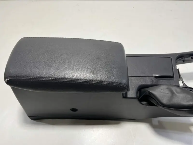 R34 GTT Sedan Centre Console with Lid - Image 3