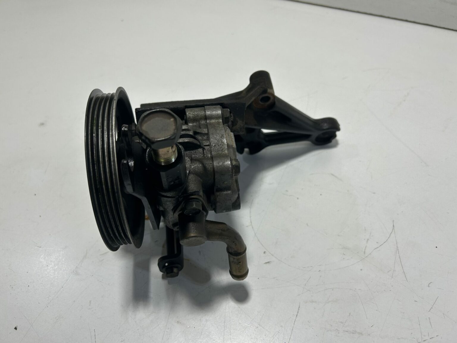 R33 GTR Power Steering Pump with Bracket JDM Garage Australia