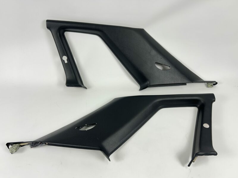 Genuine R32 Rear C-Pillar Trims EX DISPLAY