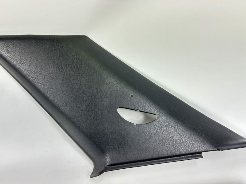 Genuine R32 Rear C-Pillar Trims EX DISPLAY - Image 3