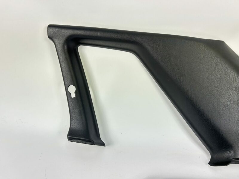 Genuine R32 Rear C-Pillar Trims EX DISPLAY - Image 2