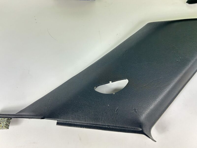 Genuine R32 Rear C-Pillar Trims EX DISPLAY - Image 4
