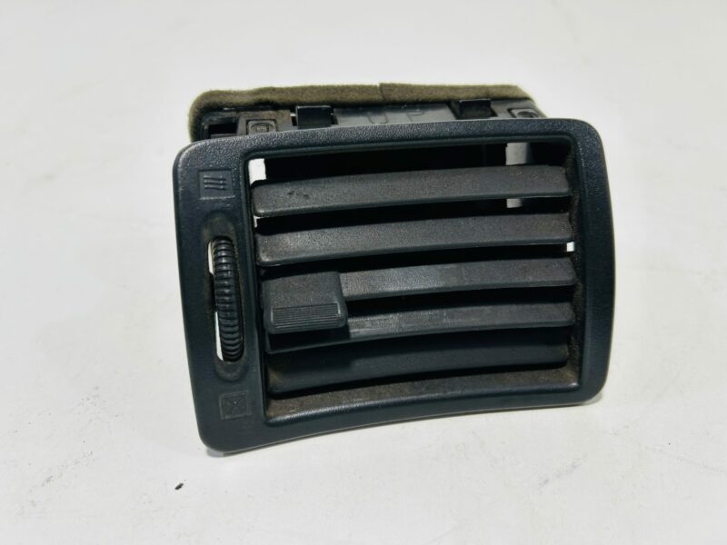 Genuine Passenger Air Con Vent R32