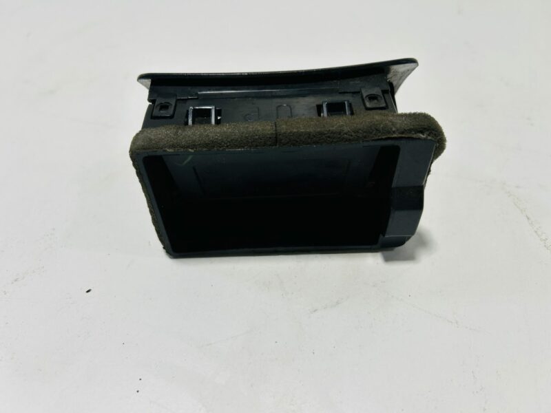 Genuine Passenger Air Con Vent R32 - Image 3
