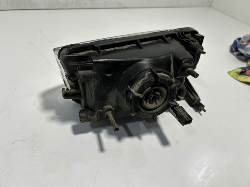 R32 N1 Passenger Side Headlight - Image 3