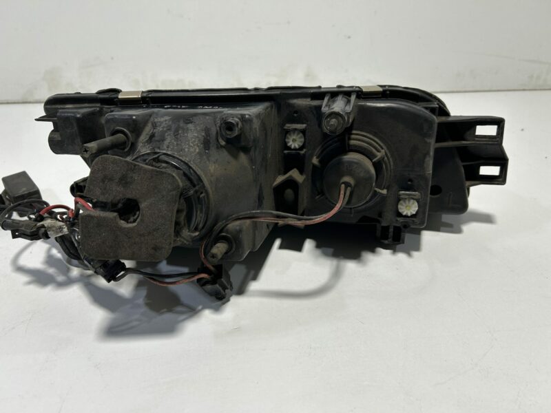 R32 Passenger Side Headlight - Image 3
