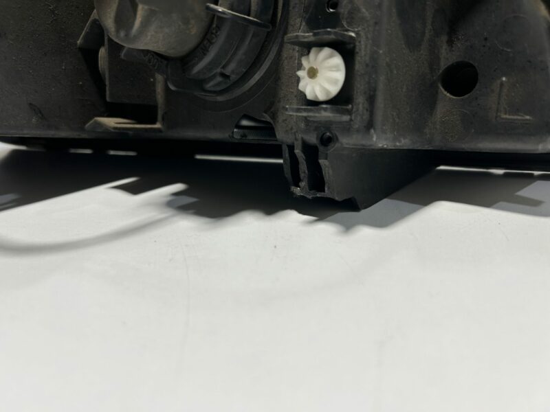 R32 Passenger Side Headlight - Image 4