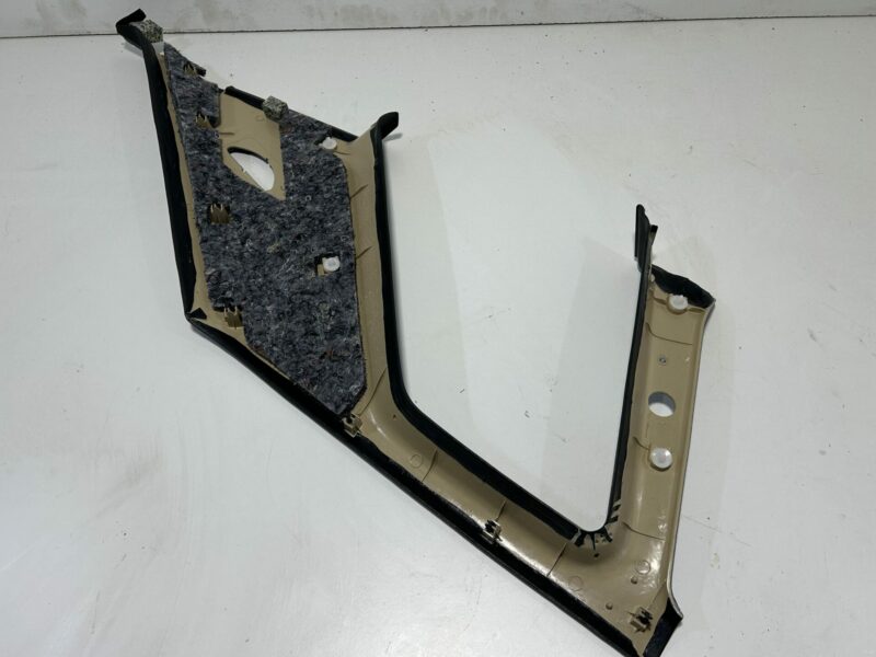 R32 Passenger Side C-Pillar Rear Trim - Image 4