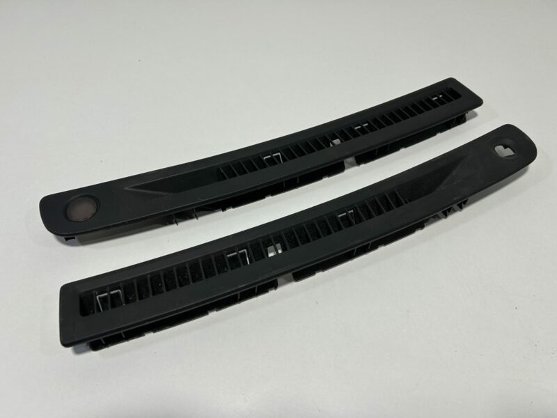 R34 Demister Vents