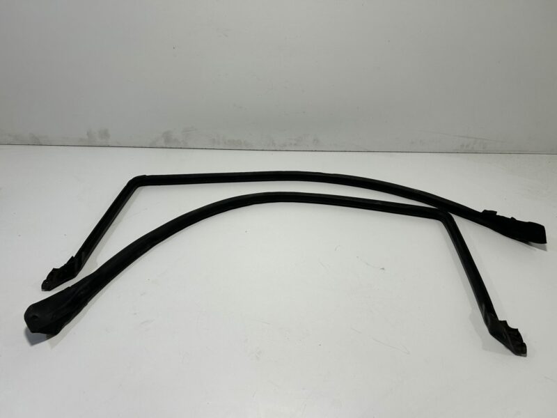 R33 Coupe Window Rubbers Seals Pair