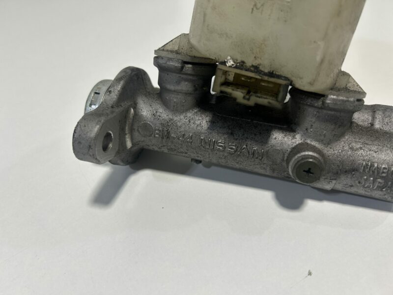 Genuine Nissan BM44 Brake Master Cylinder ABS - Image 2