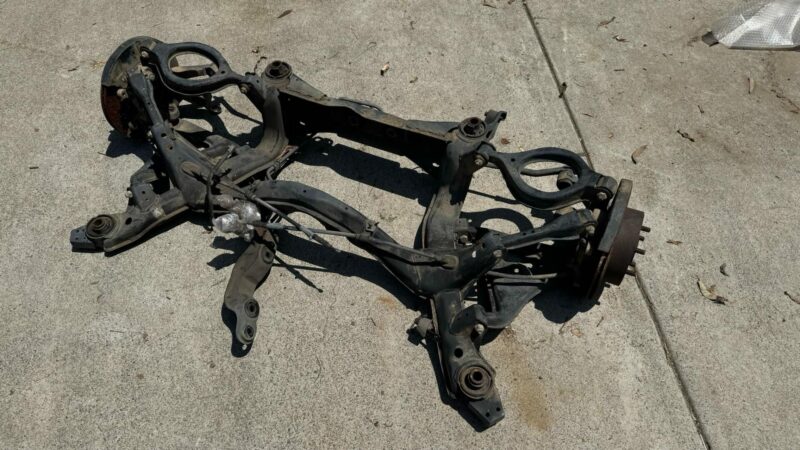 R32 GTR Rear Subframe with Hubs - Image 2