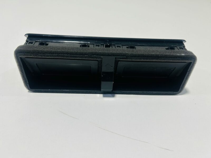 Genuine R32 Centre Air Con Vent EX DISPLAY - Image 2