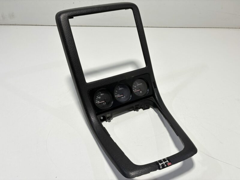 R32 GTR Stereo Surround with Centre Gauges Late Model