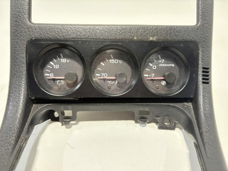 R32 GTR Stereo Surround with Centre Gauges Late Model - Image 6