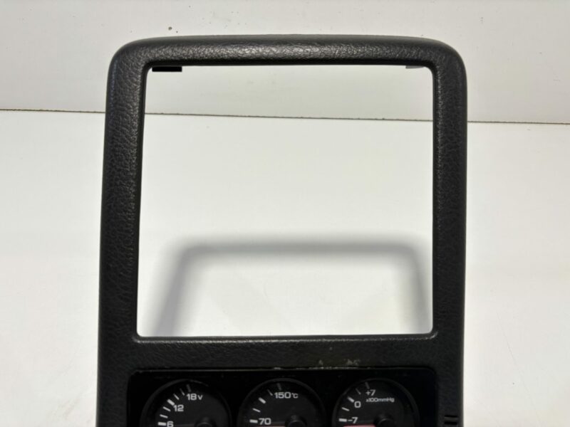 R32 GTR Stereo Surround with Centre Gauges Late Model - Image 4