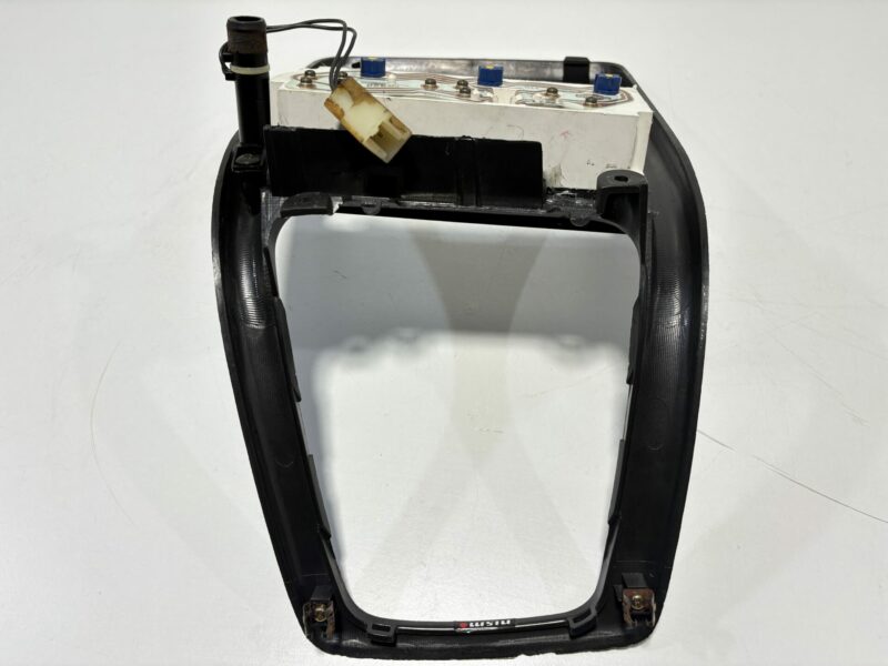 R32 GTR Stereo Surround with Centre Gauges Late Model - Image 5