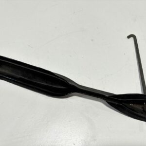 R32 Battery Clamp