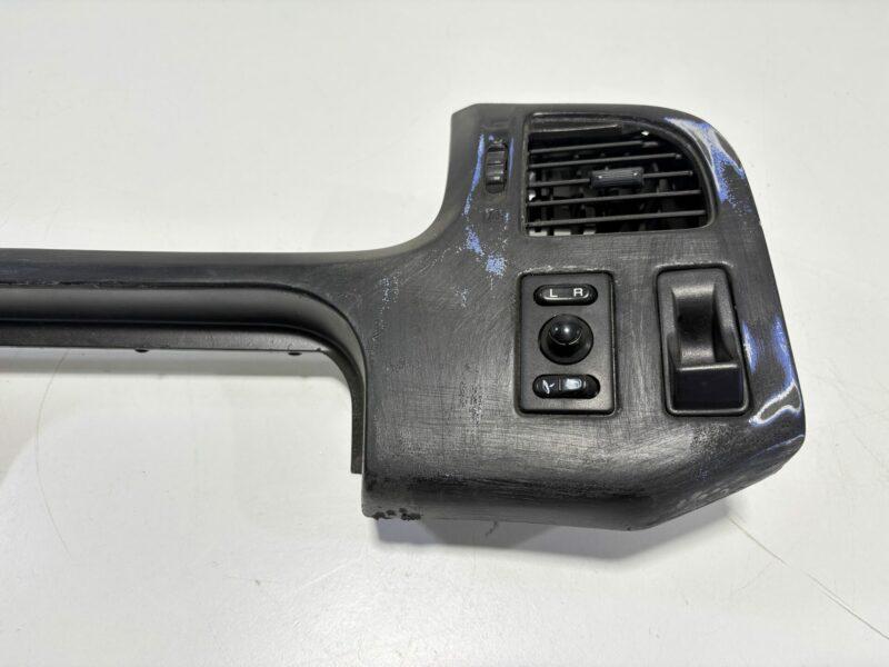 R33 Stereo and Cluster Surround Trim - Image 3