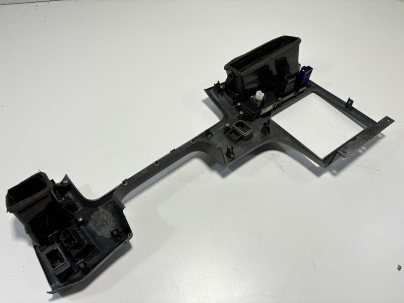 R33 Stereo and Cluster Surround Trim - Image 4