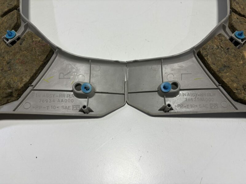 R34 Sedan C-pillar Trims Pair - Image 3