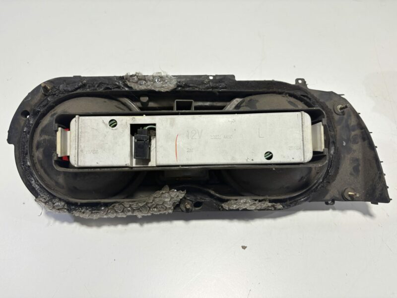 R32 Tail Lights Housing Pair - Image 3