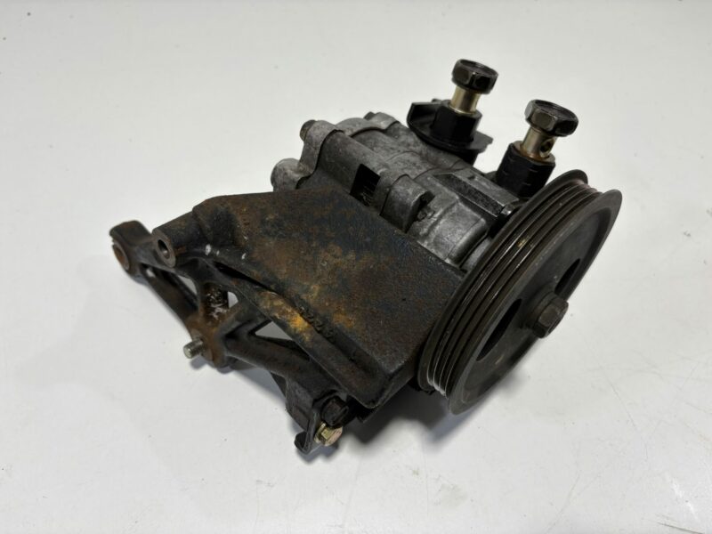 R32 GTR Power Steering Pump and Bracket