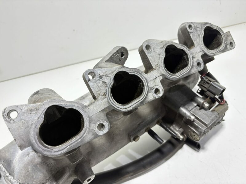 Greddy Plenum with HKS Fuel Rail and Bosch Injectors SR20 S13 - Image 4