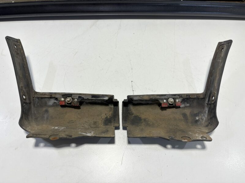 Genuine R32 GTR Side Skirts Pair - Image 9