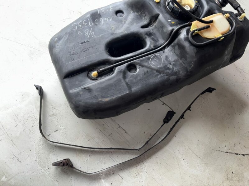R32 GTR Fuel Tank and straps - Image 3