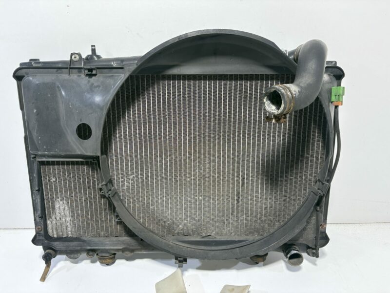 R32 GTR Radiator and Shroud with Fan - Image 4