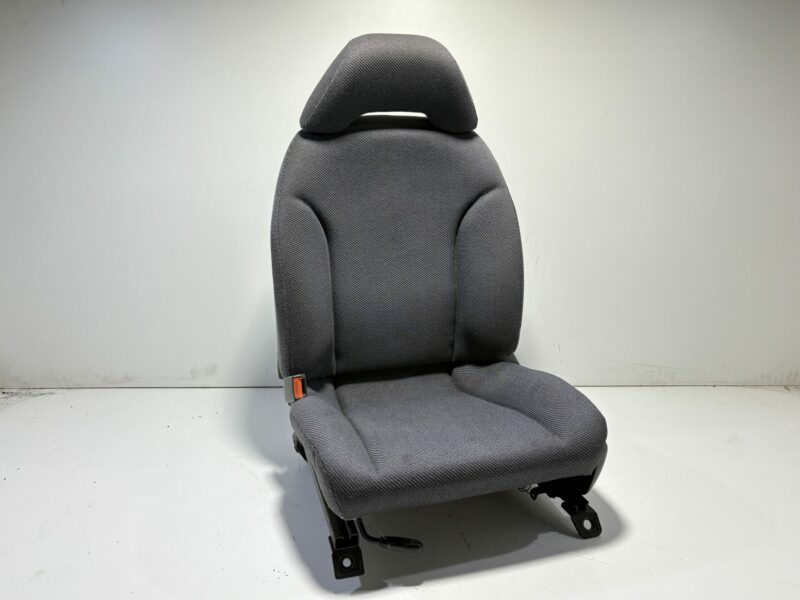 R32 GTST Front Seats Pair Sedan - Image 10