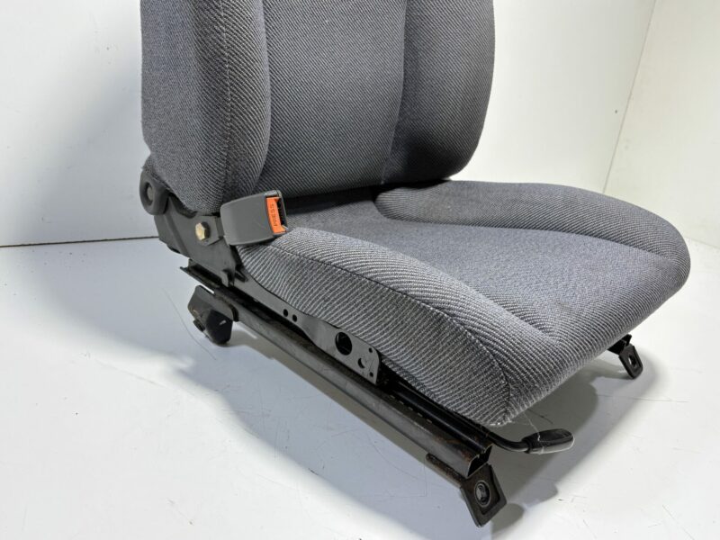 R32 GTST Front Seats Pair Sedan - Image 5