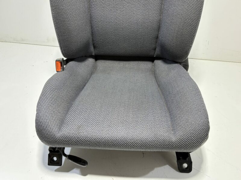 R32 GTST Front Seats Pair Sedan - Image 3