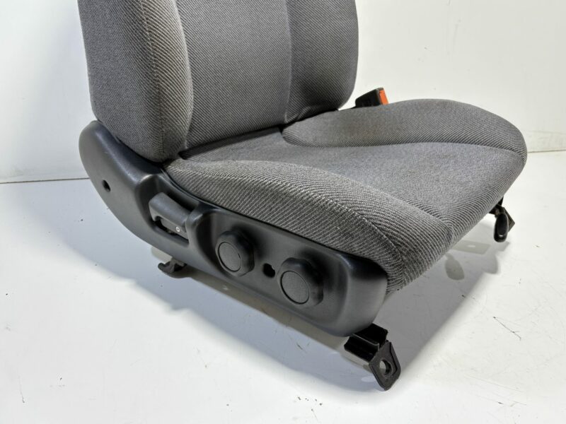 R32 GTST Front Seats Pair Sedan - Image 4