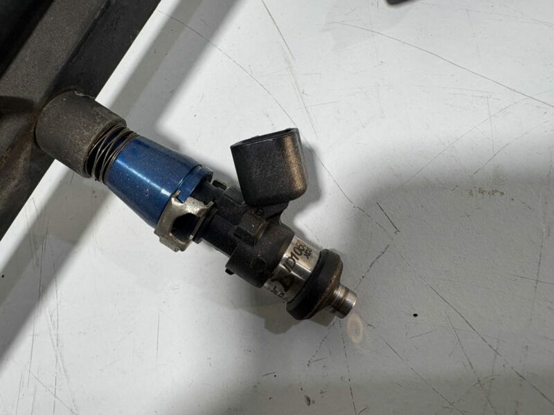 Injector Dynamics ID1050cc Injectors with RB26 Fuel Rail - Image 3