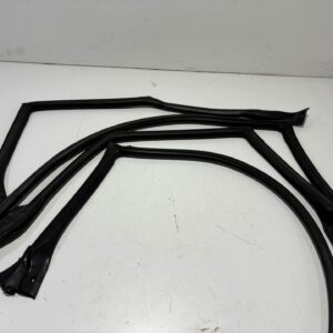 R32 Sedan Window Rubbers Seals Set