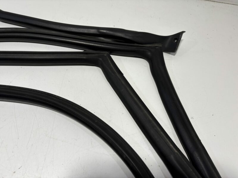 R32 Sedan Window Rubbers Seals Set - Image 3
