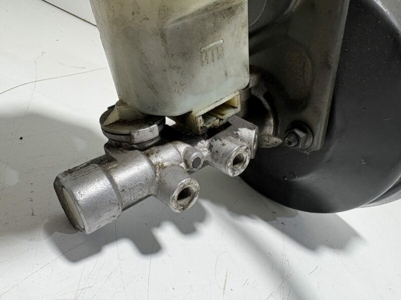 R32 GTST Brake Master and Booster BM44 NON ABS - Image 3