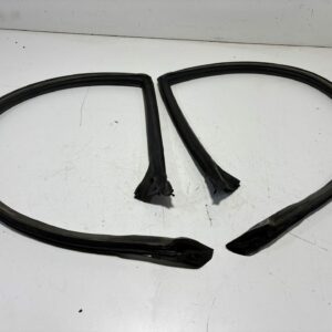 R32 Coupe Window Rubbers Seals Pair