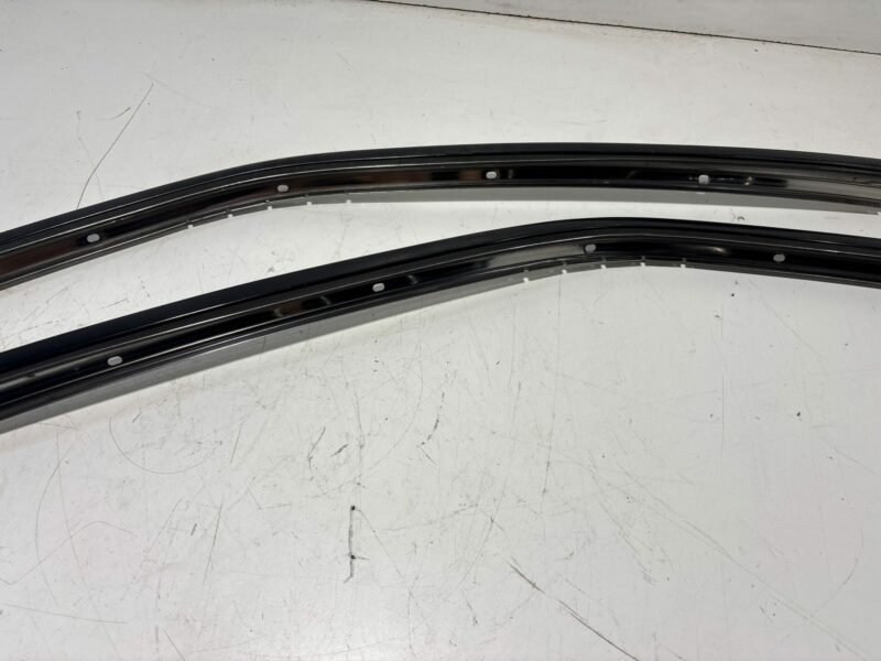 R32 Coupe Weatherstrip Retainer Pair - Image 3