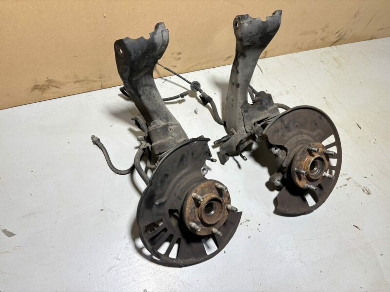 R32 GTR Front Hubs and Knuckles - Image 3