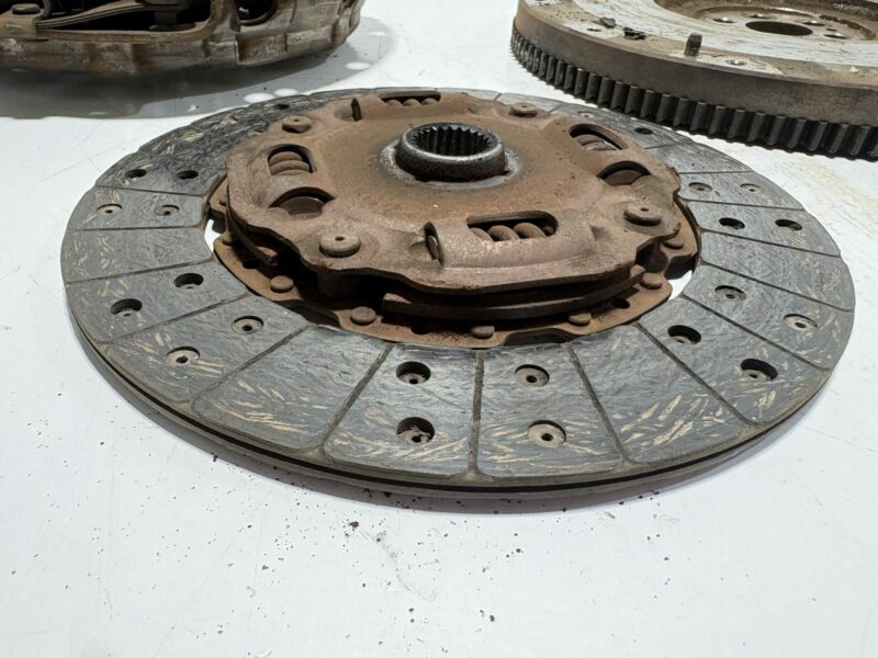 R32 GTR Factory Clutch and Flywheel - Image 4